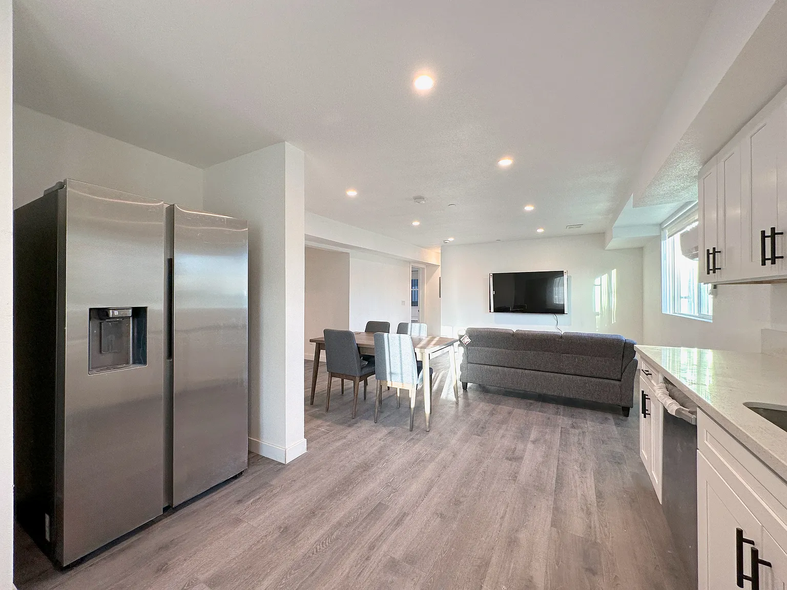 1729 W Adams Blvd — Photo 3