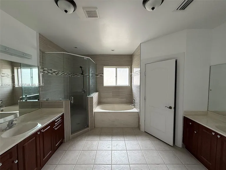 1926 SE 23rd Ct #1926 — Photo 11