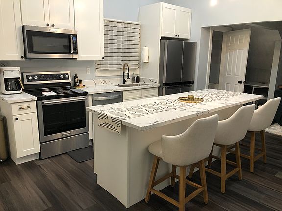 5th image of 719 S Sheridan Ave #3