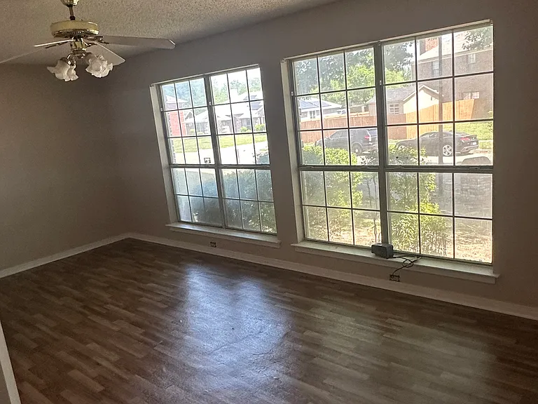 1441 Warwick Dr — Photo 13