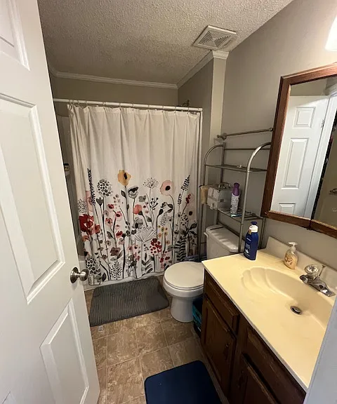 2nd Floor Hall Bath