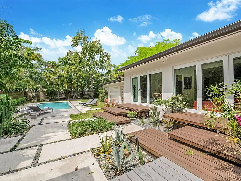5800 SW 50th Ter #5800 — Photo 14