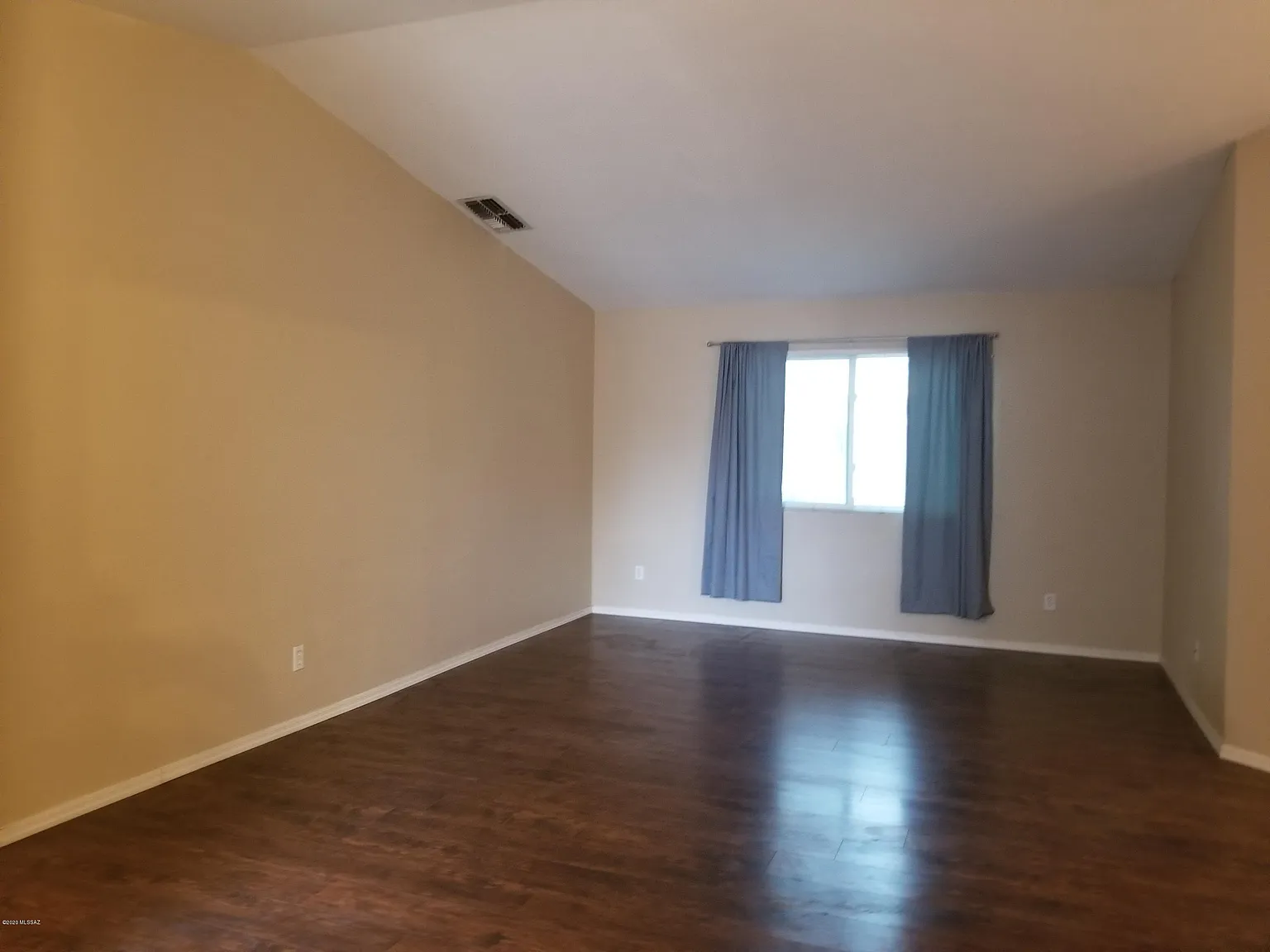 3 bed, 2.0 bath, 1303 sqft, $1,595 — Photo 2