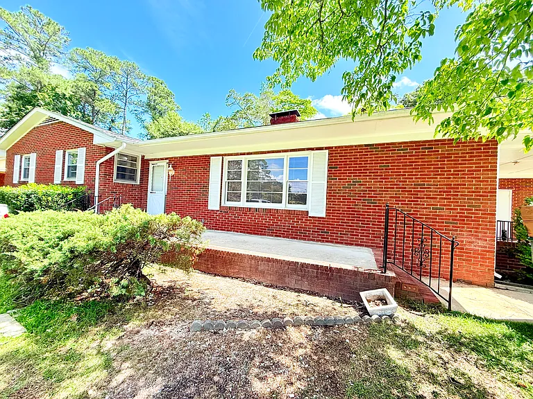 3130 Bancroft Ave — Photo 18