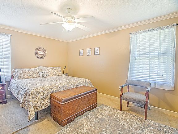 5th image of 948 Sunset Dr