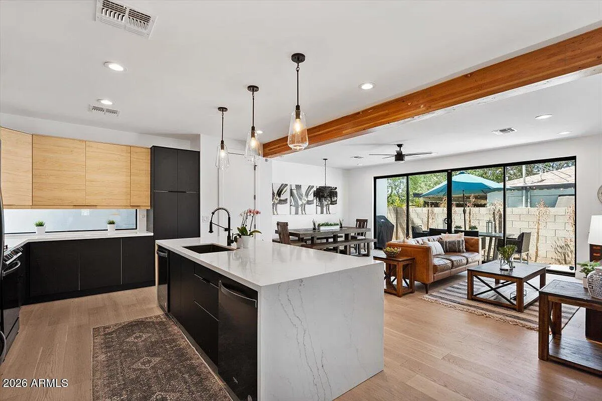 4 bed, 5.0 bath, 2480 sqft, $4,600 — Photo 1