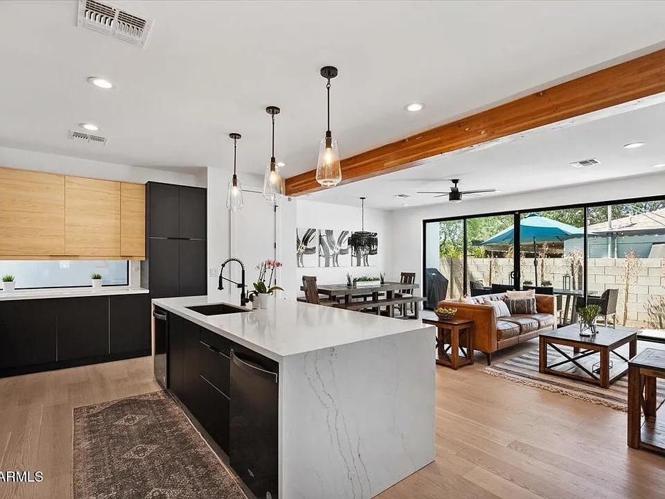 230 W Monterosa St