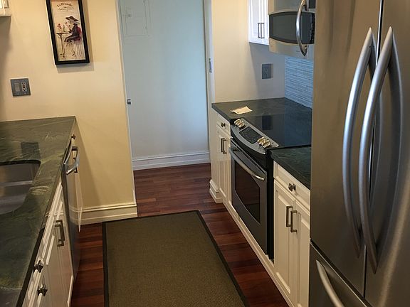 4th image of 800 SE 4th St APT 403