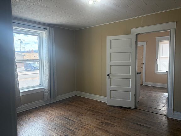 5th image of 500 University St