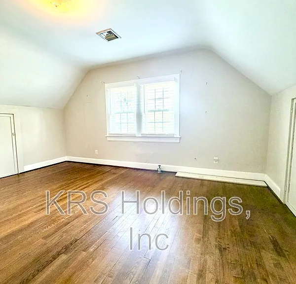 2709 Old Forest Rd — Photo 4