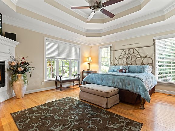4th image of 117 Clairewood Ct