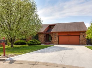 2800 Claiborne Cir, Urbandale, IA 50322