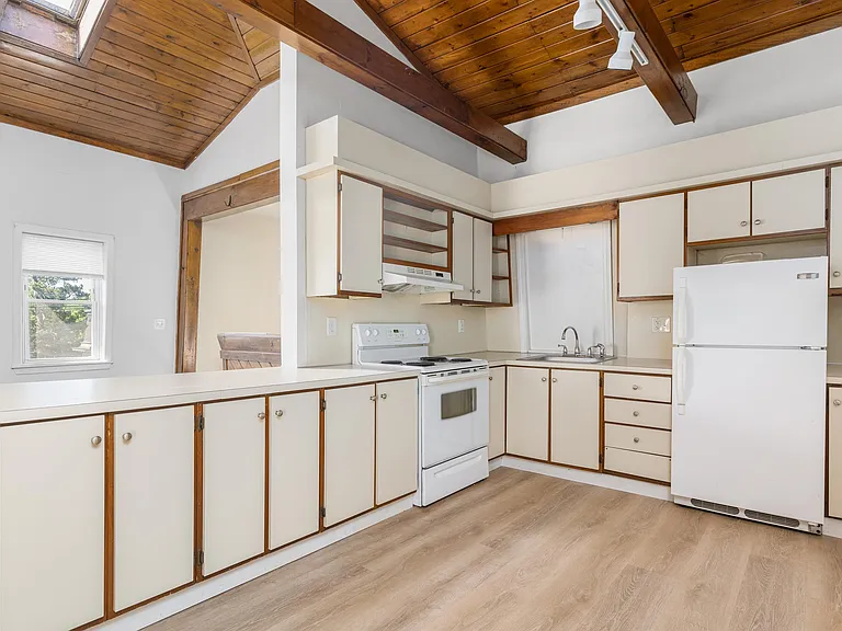 79 Oak St #5 — Photo 3