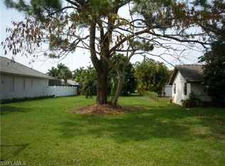 609 105th Ave N, Naples, FL 34108