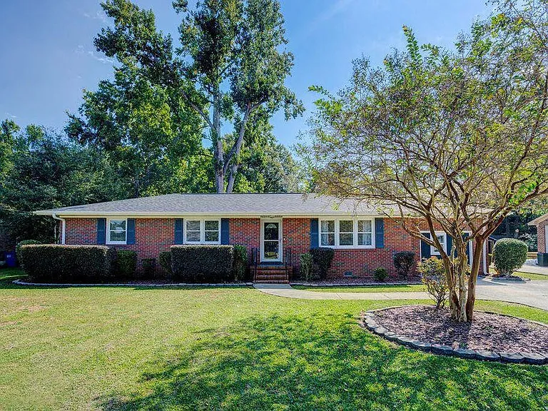 233 Jeb Stuart Dr — Photo 1