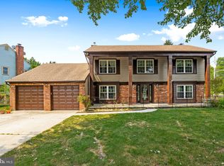 2 Hunters Dr, Mount Laurel, NJ 08054