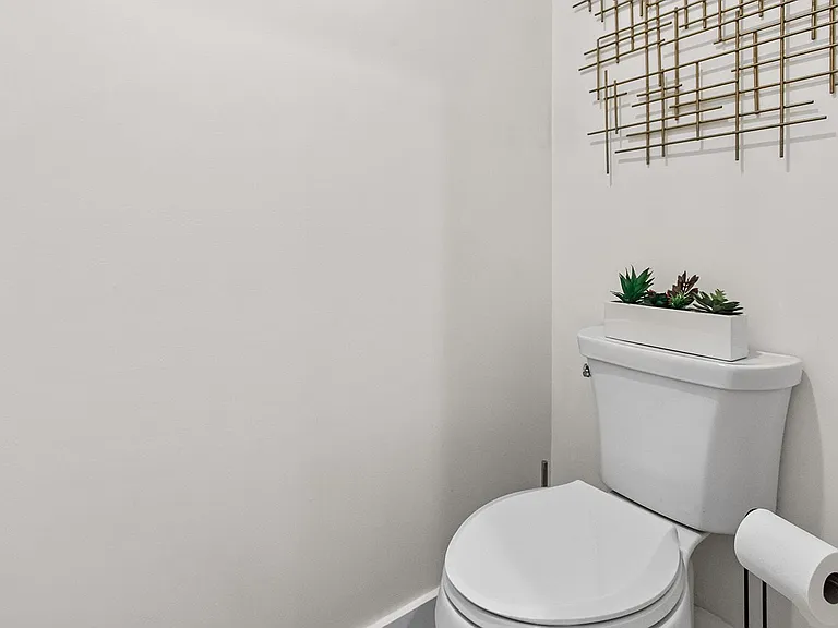 1649 E Eyre St #7 — Photo 22