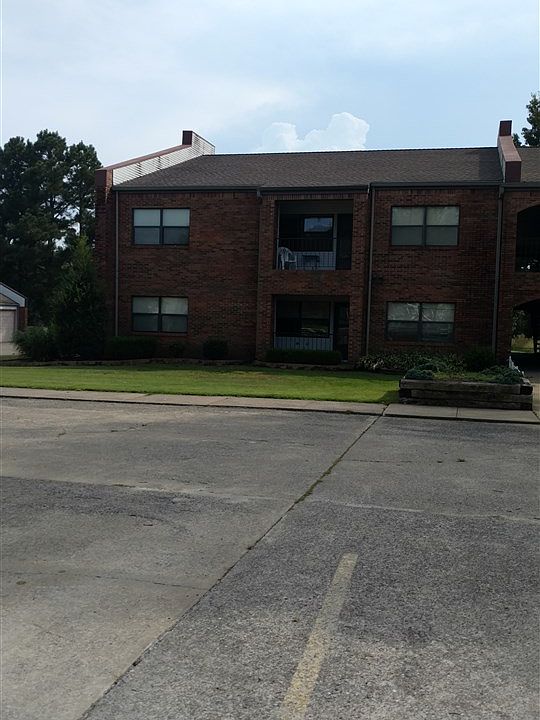 1st image of 1005 Southwood Dr APT 3