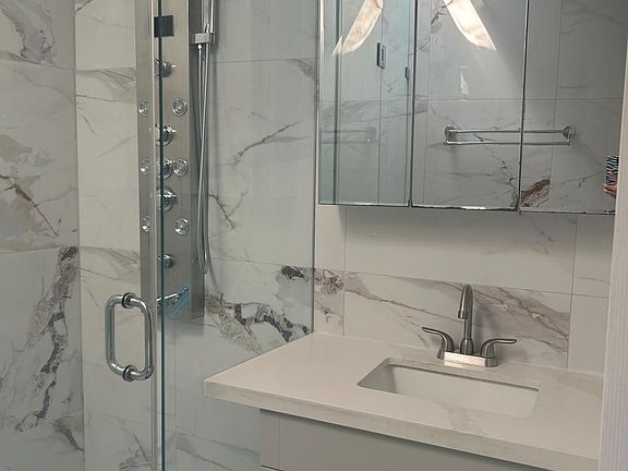 4th image of 552 Sheppard Ave W APT 2