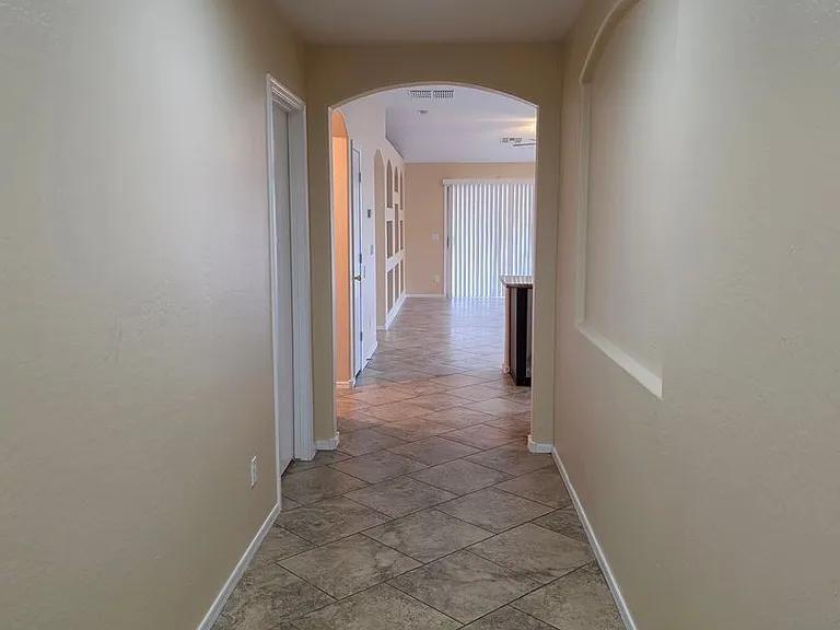 7805 S 48th Ln — Photo 12