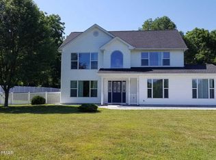 1515 Weir Creek Dr, Brodheadsville, PA 18322