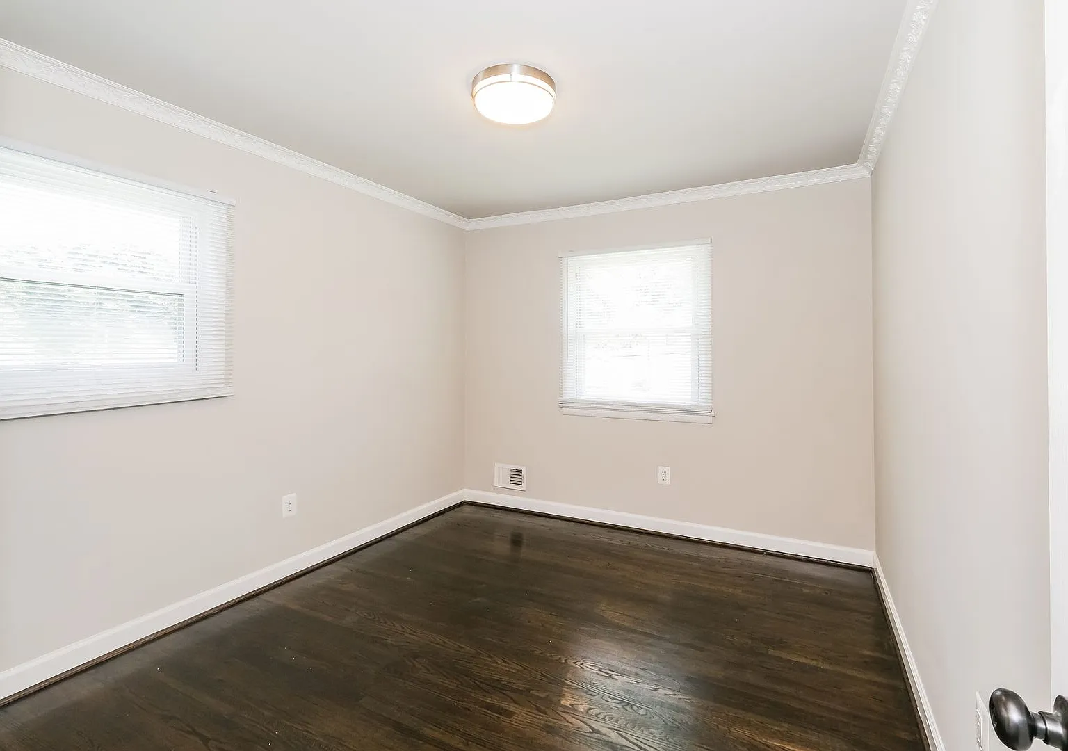 Spacious Single Family Home with backyard space — Photo 3