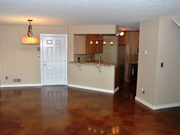 2nd image of 3810 Northwoods Ct NE Unit 3