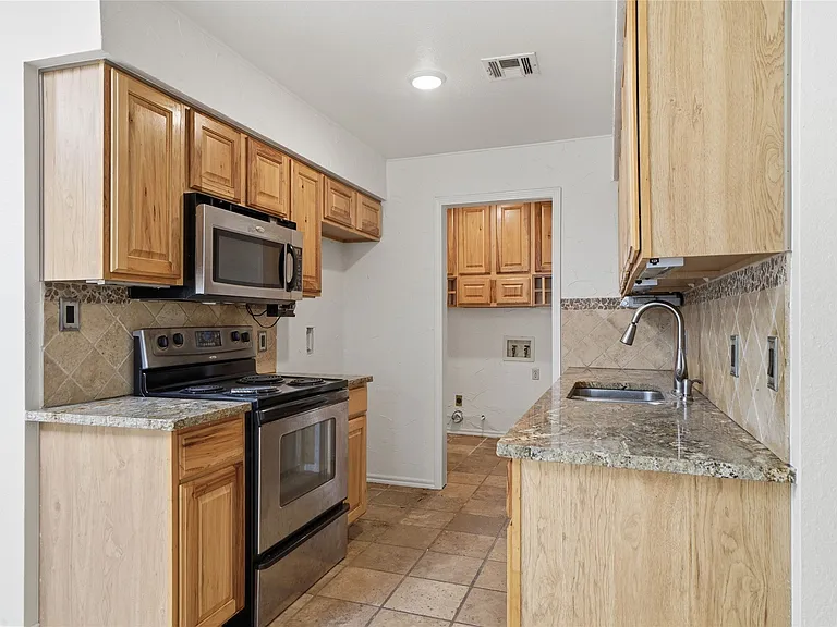 1813 W 62nd St — Photo 14