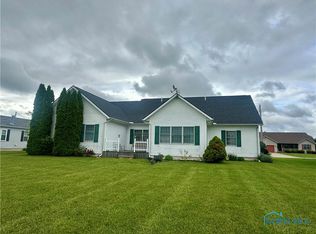 450 Burdine Dr, Oak Harbor, OH 43449
