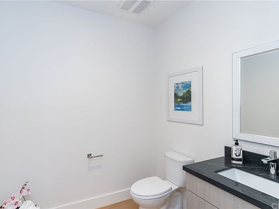 5th image of 4322 Gentry Ave #101