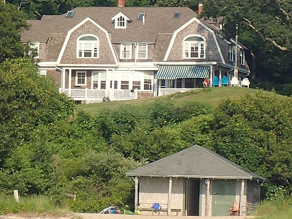 2nd image of 300 Quissett Ave