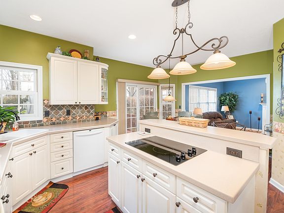 3rd image of 534 Timberview Dr