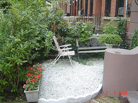 Rented by KVNY Soho | media 22