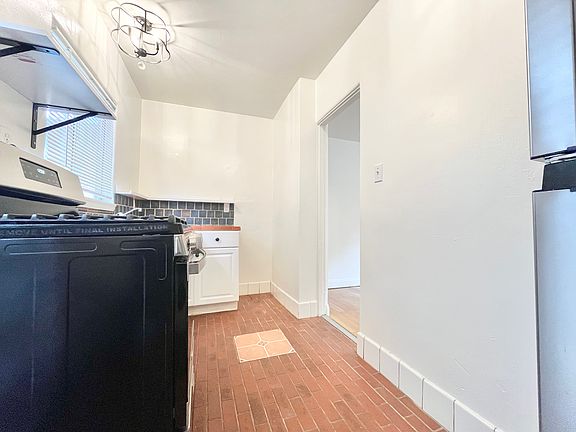 4th image of 409 S Coronado St #1A