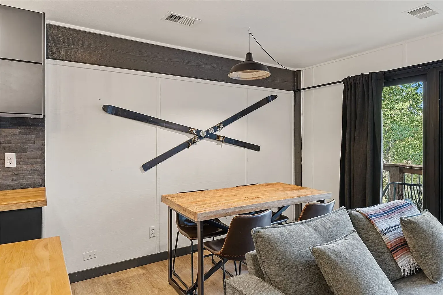 2 bed, 833 sqft, $3,400 — Photo 4