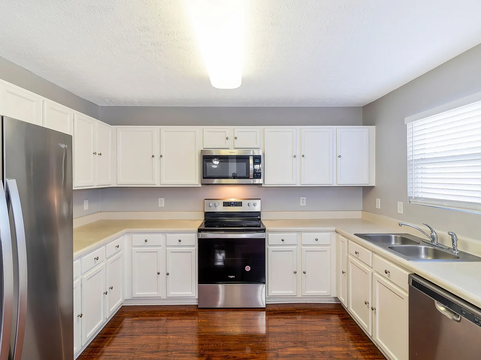 4 bed, 2724 sqft, $2,575 — Photo 4