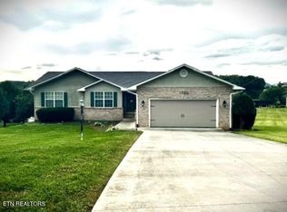 1350 Snappwood Dr, Sevierville, TN 37862