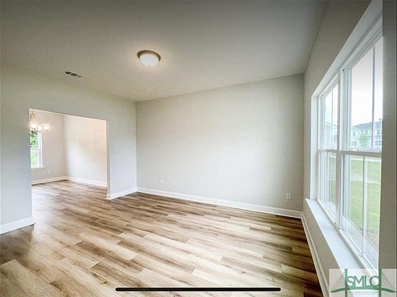 5th image of 577 Meloney Dr
