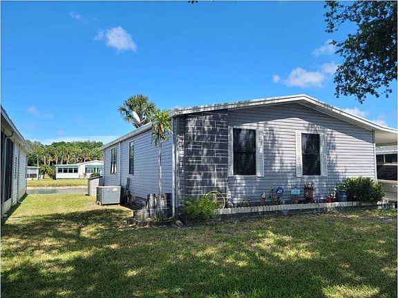 2nd image of 618 Waveside Dr