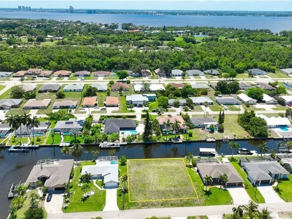 1041 SE 23rd Ave, Cape Coral, FL 33990