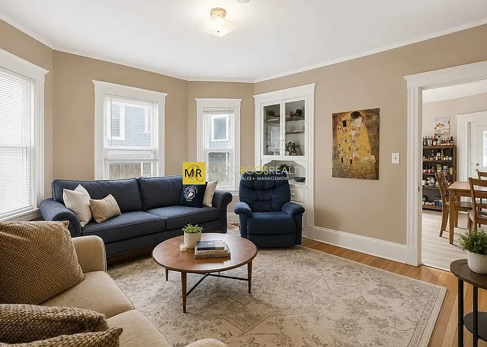 3 bed, 1.0 bath, 1200 sqft, $3,600 — Photo 2