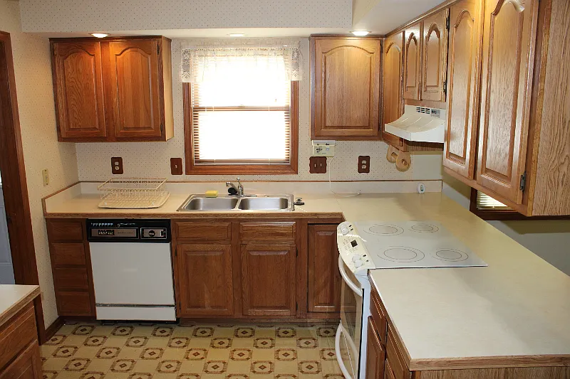 Eastside Cape Cod Style 3 Bedroom/2.5 Bath Home with 2 Living Areas, Dining Room, Deck, and Garage — Photo 4