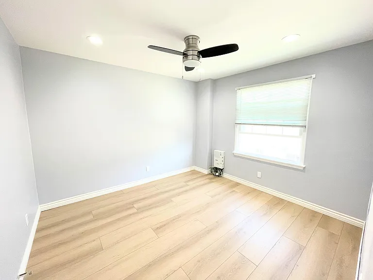 120 Bennett Ave #9 — Photo 8