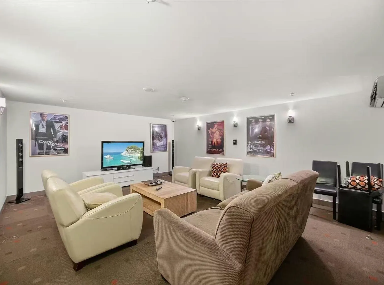 Studio, 830 sqft, $2,600 — Photo 3
