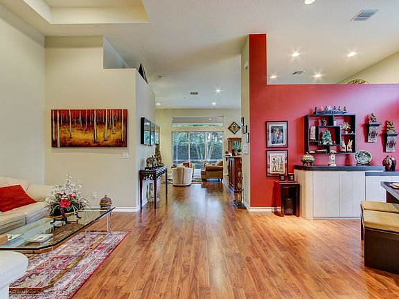 3rd image of 7203 Vesuvio Pl