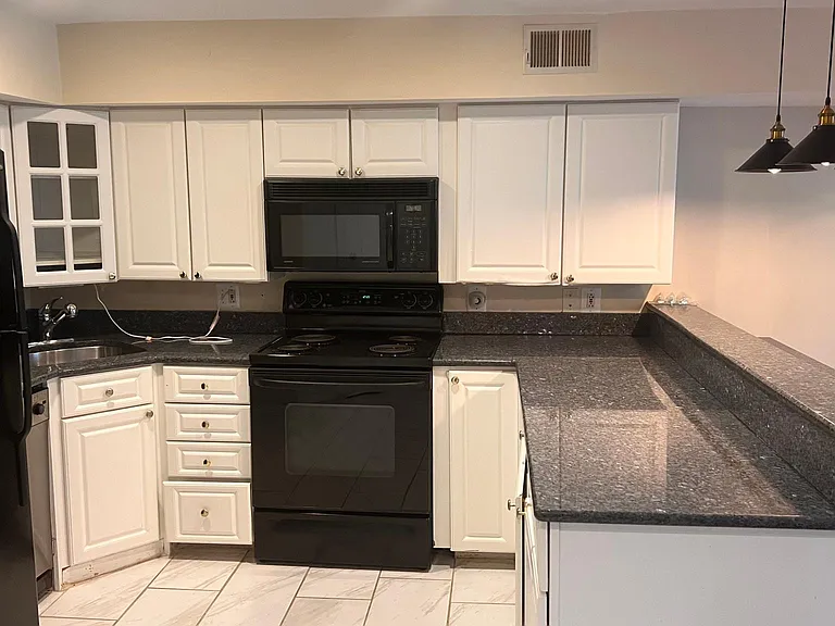 1459 Girard St NW #1 — Photo 9