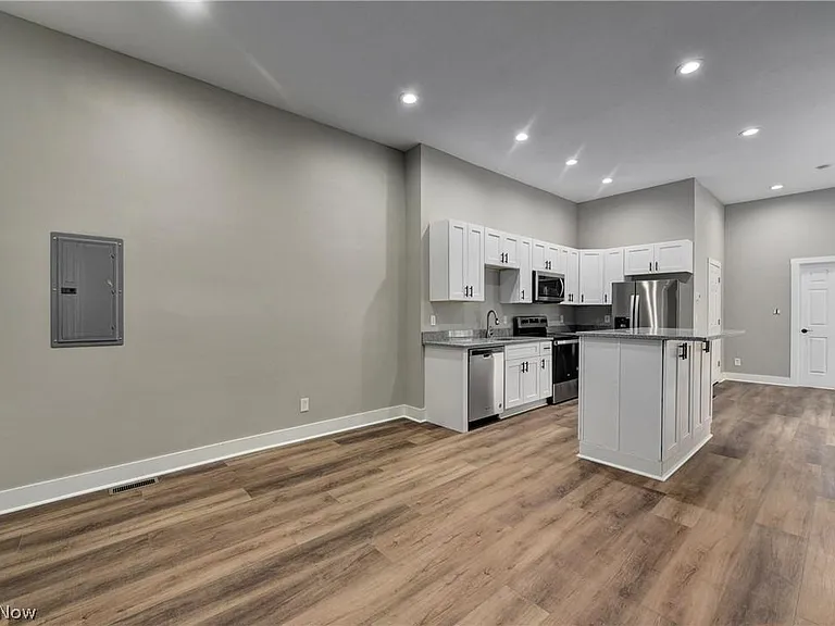 6014 Franklin Blvd #1 — Photo 6