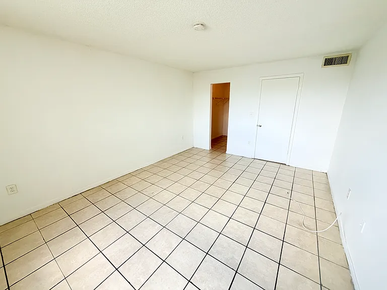 3700 NW 21st St #203 — Photo 5
