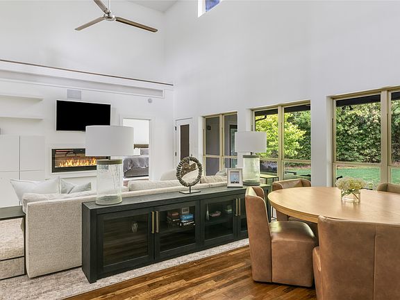 4th image of 3811 Valley Ridge Rd