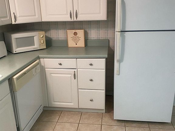 5th image of 21068 Michelle Dr